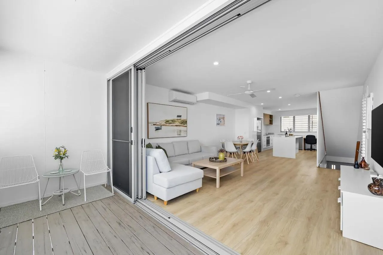 Azure River Side Townhouse Maroochydore