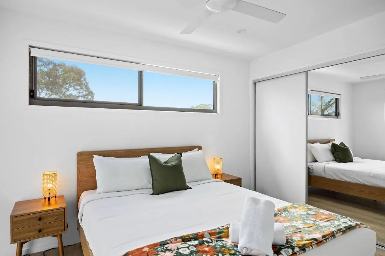 Azure River Side Townhouse Maroochydore Apartment